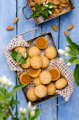 Round cookies with almonds