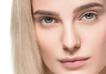 Obraz premium Piękne blond włosy czysta skóra piękno portret modelki kosmetycznej