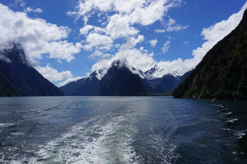 Sea, clouds and mountains