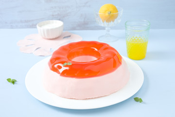 Gelatine-Pfirsich- Dessert