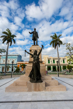 Parque de Libertad,. Spanish style plaza in the centre of Matanzas. Liberty statue in the centre depicting Jose marti and an open armed woman with broken chains.