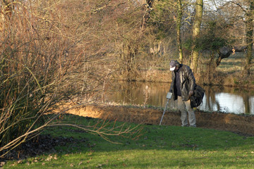 A man using a metal detector in Oxford in the UK