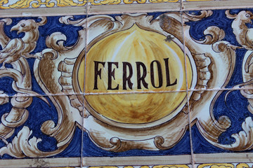 Azulejo sobre Ferrol en la plaza de España de Sevilla