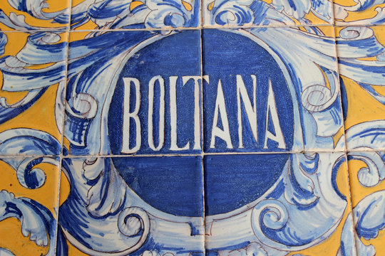 Azulejo sobre Boltaña en la plaza de España de Sevilla 