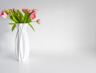 Fototapeta Kwiaty wazon bukiet tulipany kobieta prezent obraz