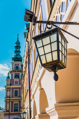 Fototapeta na wymiar Lampa przy starym rynku w Zamościu