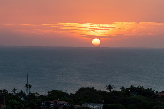 P&ocirc;r do Sol visto do Morro do Serrote em Jericoacoara, Cear&aacute;, Brasil.