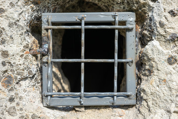 metal lattice in a gray concrete wall