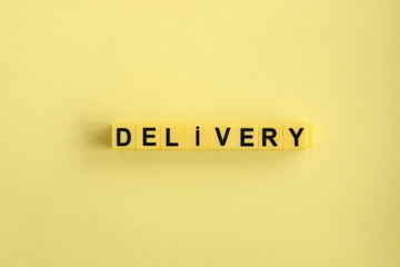delivery, inscription on yellow cubes