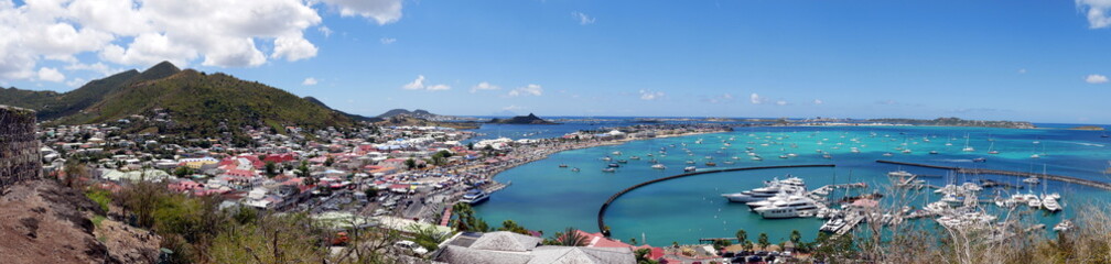 Fototapeta na wymiar Fort Louis, Blick auf die Marigot Bay, St Maarten