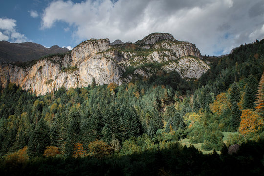 Pirineos pyrenees mountain green landscape
