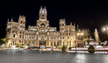 Fototapeta na wymiar night photograpy of Cybele Palace and fountain of the same name in the foreground madrid