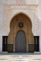 Fototapeta na wymiar Doorway and arch at Casablanca Hassan II Mosque