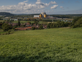 Fototapeta na wymiar Vue sur le site nucléaire Superphénix de Creys-Malville en cours de désindustrialisation.