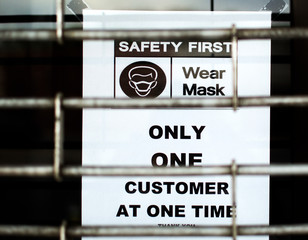 Sign For Customers to Wear Mask in Stores and Restaurants New York City