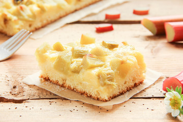 Stück frischer Rhabarberkuchen Rhabarber Kuchen Blechkuchen 