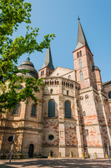Obraz premium Trier, Liebfrauenkirche, Dom, St. Peter, Kirche, Altstadt, Stadt, Altstadthäuser, Mosel, Fluss, Stadtrundgang, Römerzeit, Rheinland-Pfalz, Flussschifffahrt, Deutschland