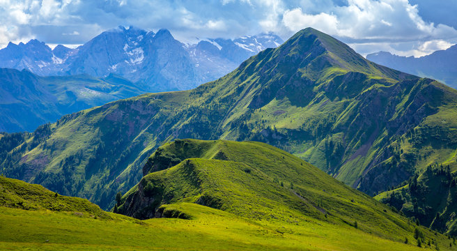  landscape of Alps Mountain, big peaks, hiking and adventure © Taiga