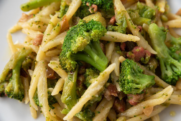 Piatto di trofie con broccoli e pancetta, Cucina Italiana