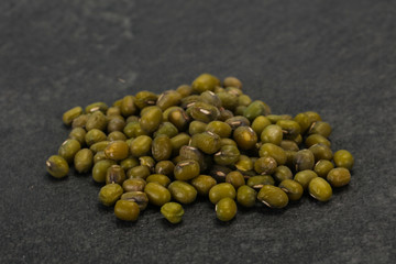 Dry raw beans mung for cooking