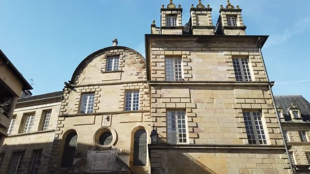 Brive-la-Gaillarde (Corr&egrave;ze, France) - H&ocirc;tel de ville, ancien coll&egrave;ge des Doctrinaires et salle des mariages