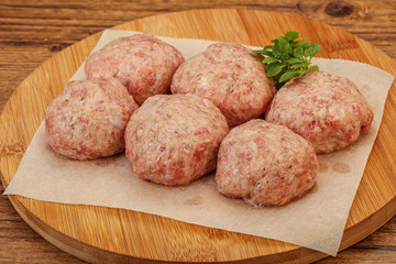 Raw turkey meatball for cooking