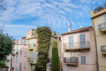 Fototapeta na wymiar Facades of buildings in the South France (Cannes)