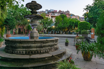 Amanece desde la fuente