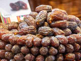 dried dates on the market