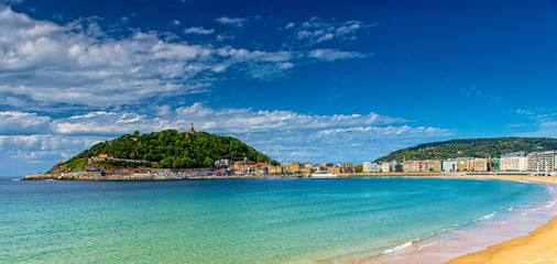 Naklejka premium View on the beach of San Sebastian, Spain