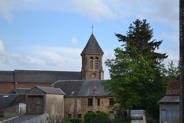 Fototapeta na wymiar clocher d'église du vill:age