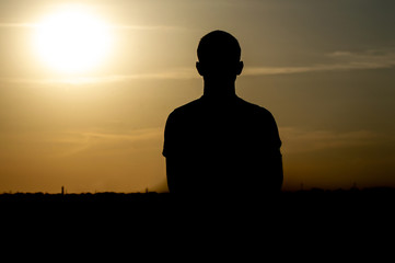 Fototapeta premium silhouette portrait of a young man at sunset.
