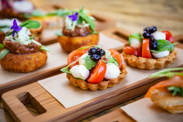 Salty sand dough basket Tartlet with mozzarella