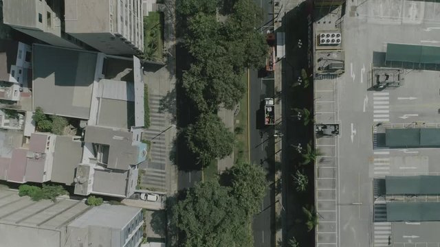 c&aacute;mara en senital desde drone sobre encima de los edificios, recorriendo la av. Arequipa en Miraflores. Las avenida esta vac&iacute;a, sola, debido a la pandemia por el Corona Virus.