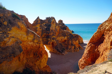 Fototapeta na wymiar beautiful rock formations and arches at beach near Alvor in the Algarve