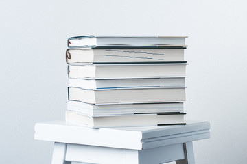 積み重なった本