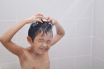 boy washing shower bathroom - 348020141