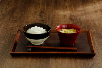 ご飯と味噌汁
