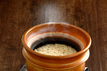 炊きたての玄米ご飯