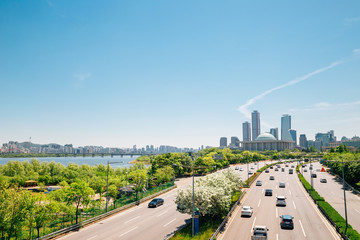 Obraz premium Yeouido modern cityscape and Han river park in Seoul, Korea