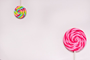 Above and below, round multi-colored sweets of different sizes