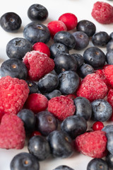 wildberies, raspberries and blackberries on black plate
