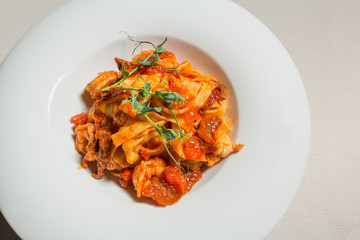 Creamy pasta with tomato and meat