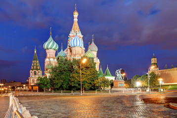 Obraz premium Moscow, Russia - Red square view of St. Basil's Cathedral at night, nobody