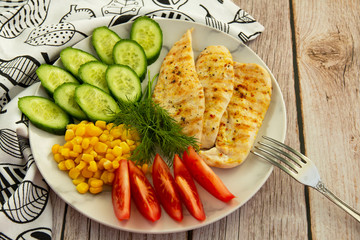 Vegetables with grilled chicken and dill