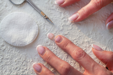 broken nail, manicure gel polish, closed beauty salons during the pagdemia period