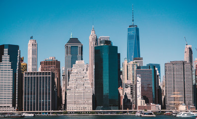 Obraz premium A superb day view of Manhattan's skyline from Brooklyn.