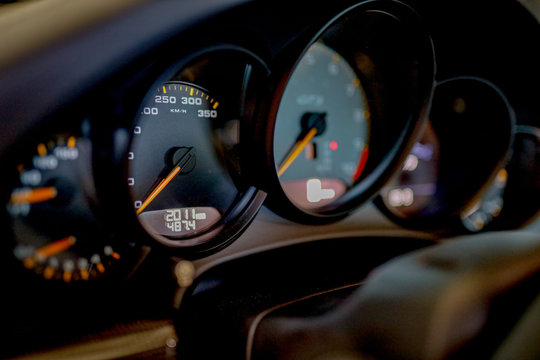 speedometer close up of a black Porsche GT3