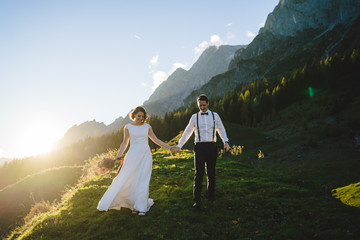 Brautpaar in den Bergen in &Ouml;sterreich
