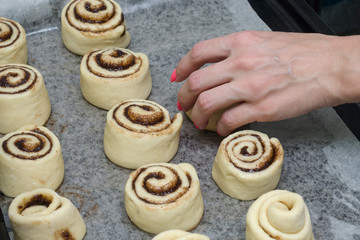 cinnabon cinnamon rolls preparation process